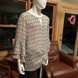 Cute green and purple blouse! 2X. Cute for work or casual!